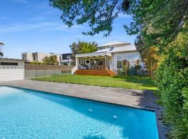 VILLA SAIL - Location, Luxury and Lifestyle，位于索伦托的酒店