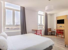 家乐中心公寓式酒店，位于格勒诺布尔的带停车场的酒店