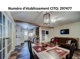 Au pied des Monts-Valin, hébergement touristique，位于Saint-Honoré的酒店