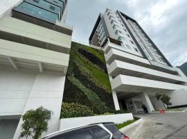 New luxury apartment with king - size bed Ceibos，位于瓜亚基尔伊西德罗·罗梅罗·卡尔沃纪念球场附近的酒店
