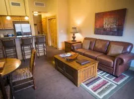 Large Condo, Steps Away from Canyons Village