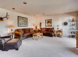3 Br Unit With Fireplace & Mountain Views Condo