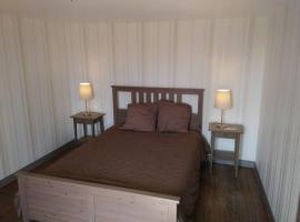 Logement avec deux chambres dans maison de village，位于Vaillant的酒店