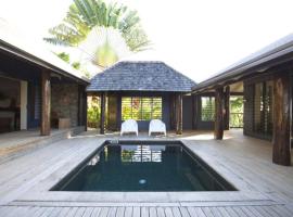 Beachfront Villa - Pod House, Private Plunge Pool，位于萨武萨武的酒店