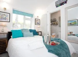 The Bearded Goat Den - A rural retreat at this modern holiday cottage