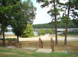 Mountain Harbor Queen Guest Room on Lake Ouachita，位于Mount Ida的酒店