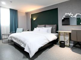 Baba Hotel Gimcheon，位于Gimcheon的酒店