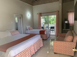 King Suite at Oceanview Resort in Jamaica - Enjoy 7 miles of White Sand Beach!，位于尼格瑞尔的度假屋
