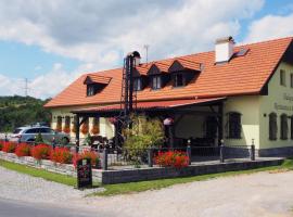 Restaurace a pension Chalupa，位于Hlásná Třebaň的住宿加早餐旅馆