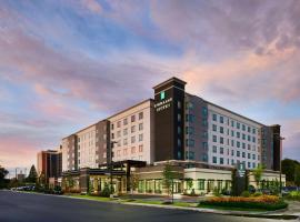 Embassy Suites By Hilton Atlanta Airport North，位于亚特兰大哈茨菲尔德-杰克逊亚特兰大国际机场 - ATL附近的酒店