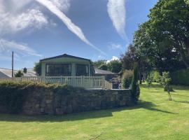 2 bedroom chalet in Chwilog on the Llyn Peninsula，位于普尔赫利的公寓