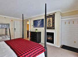 The Birch Ridge- Family Room #6 - Queen Bunkbed Suite in Killington, Vermont Hotel Room，位于基灵顿的山林小屋