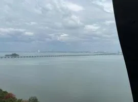 Good Seaview Condo, near Queensbay