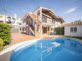 R145 Holiday house close to the beach in Roda de Bara