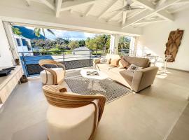 Acacia Tropical, luxurious Duplex, walkable beach，位于Anse Marcel 的别墅