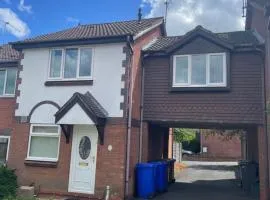 3-Bed House in Stoke-on-Trent Free Sky Free Wifi