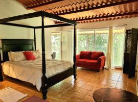OLP Treehouse Cerro Azul，位于塞罗阿苏尔的度假短租房