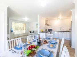 Driftwood Cottage 1 28 Farm Rd pet friendly Wi Fi Air Con and ground floor，位于芬加尔湾的酒店