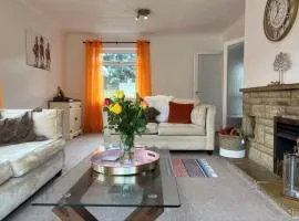 Charming 4-Bed House in Cheltenham Free Parking