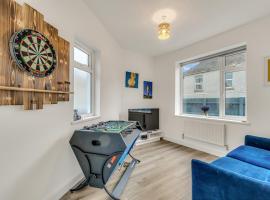 Park House - Central spacious 4 bedroom Edwardian house, with games room in the heart of Plymouth，位于普里茅斯的酒店