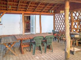 4 Bedroom Amazing Home In Parzensko，位于Nowogródek Pomorski的酒店