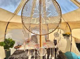 The Pisces-a stargazing, luxury glamping tent，位于Rogersville的豪华帐篷