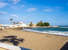 Central couples Apt by Costarentals - Ref 131