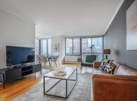 Midtown 2BR w Pool Gym Parking nr Broadway NYC-381