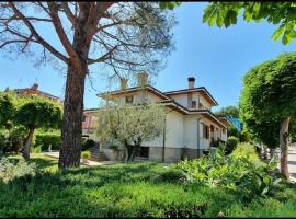 Affittacamere Villa Sofia con uso cucina e ampio giardino，位于Calcinelli的住宿加早餐旅馆