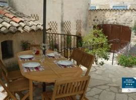 瓦尔博讷花园村公寓