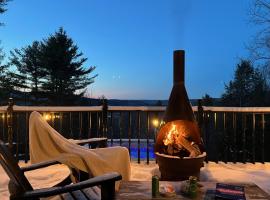 Catskills Cabin: Hot Tub, Firepit, WFH, Ski, Games，位于Lexington的酒店