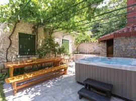 Pet Friendly Home In Tucepi With Wifi