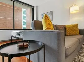 Chic & Roomy Studio in the Near North Side - Chestnut 16D