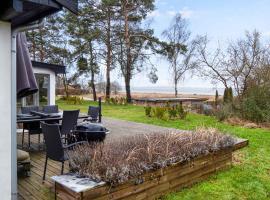 Amazing Holiday Home With View At The Water，位于比戈的酒店