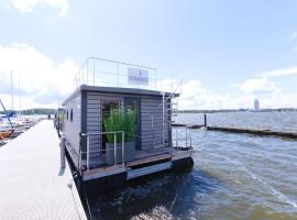 Hausboot Fjord Serina mit Biosauna in Schleswig，位于石勒苏益格的船屋