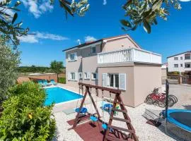 Nice Home In Loborika With 3 Bedrooms, Wifi And Outdoor Swimming Pool