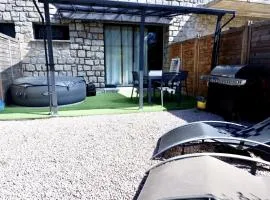 N10 Maison T2 climatisé avec jacuzzi privé