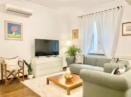 Vintage Top Centre Apartment