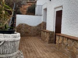 CASA CUEVA VANESA，位于Hinojares的酒店