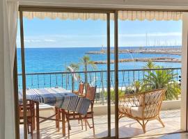 Le Garavan-vue mer-plage-clim-terrasse，位于芒通的酒店