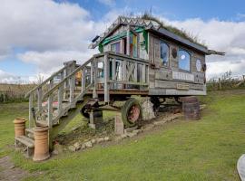 2 x Double Bed Glamping Wagon in Dalby Forest，位于斯卡伯勒的豪华帐篷营地