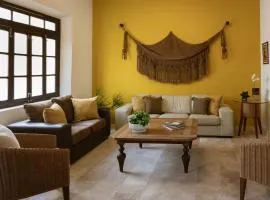 Casa Ubicada en el corazon de Merida, AC y piscina!