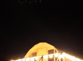 Encanto Dorado Glamping，位于瓜塔维塔的酒店