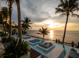 Royal Avila Boutique Resort，位于圣吉吉的带按摩浴缸的酒店