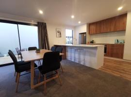 Nelson City Town House 10 minute walk to town，位于纳尔逊的公寓