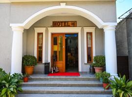 Hotel Epoka，位于斯库台的酒店