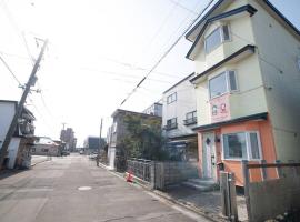 Tomoeドットコム hakodate motomachi，位于函馆的酒店