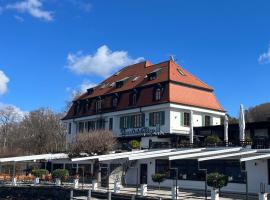 Strandhotel Berg，位于施坦贝尔格湖畔贝格的酒店