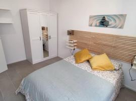 Nuevo apartamento en la playa de Castelldefels!，位于卡斯特尔德费尔斯的公寓