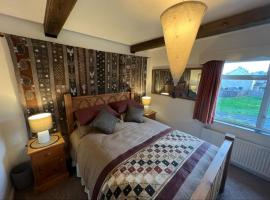 Cosy private accommodation in Corsham, near Bath，位于科舍姆的酒店